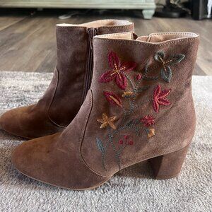 Anthropologie Size 41  Boots with Flowers Shower Boots